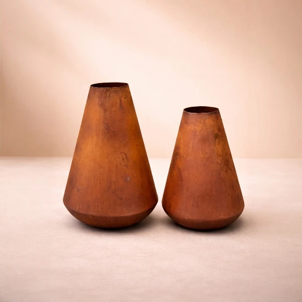 Iron vase - Image 5